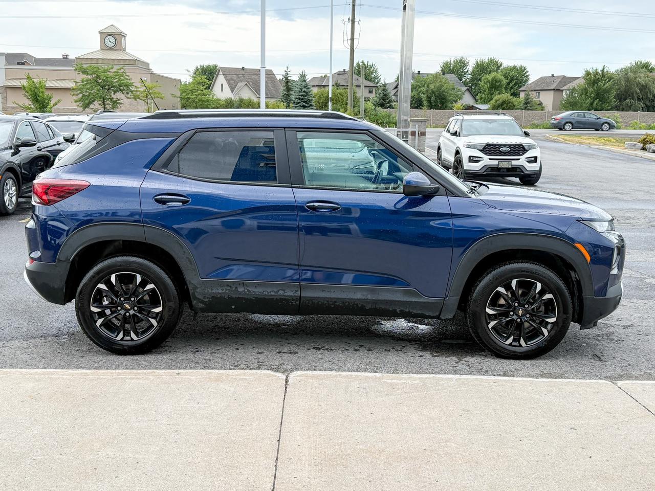 2023 Chevrolet TrailBlazer LT 1.3L 3 CYL WITH REMOTE START/ENTRY, HEATED SEATS, HD REAR VISION CAMERA, APPLE CARPLAY AND ANDROID AUTO Photo