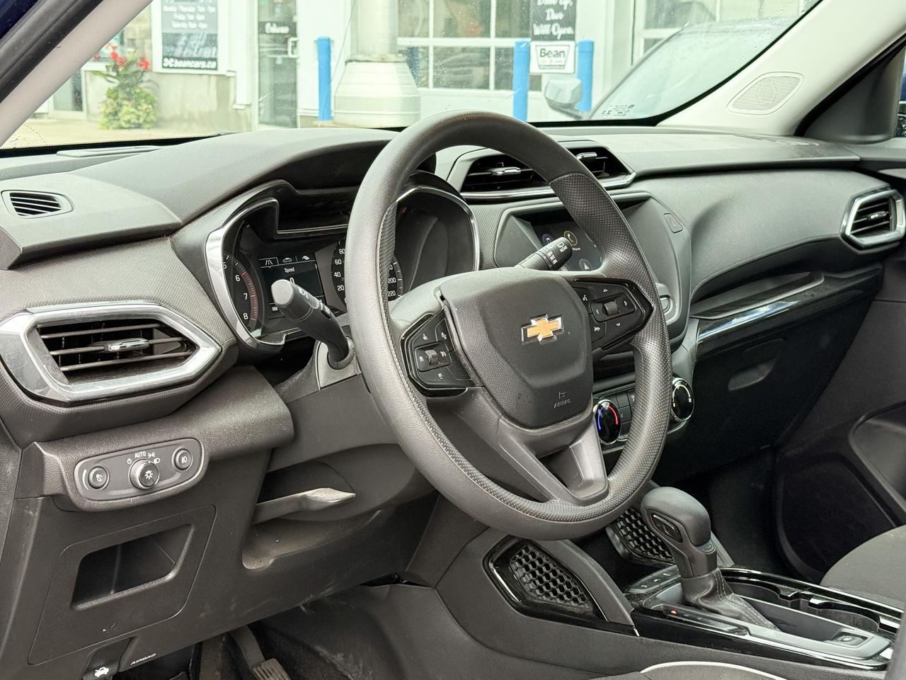 2023 Chevrolet TrailBlazer LT 1.3L 3 CYL WITH REMOTE START/ENTRY, HEATED SEATS, HD REAR VISION CAMERA, APPLE CARPLAY AND ANDROID AUTO Photo