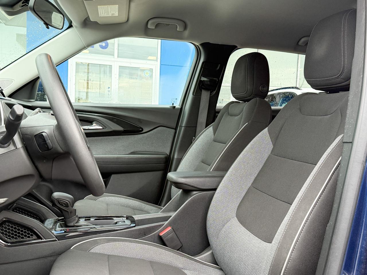2023 Chevrolet TrailBlazer LT 1.3L 3 CYL WITH REMOTE START/ENTRY, HEATED SEATS, HD REAR VISION CAMERA, APPLE CARPLAY AND ANDROID AUTO Photo