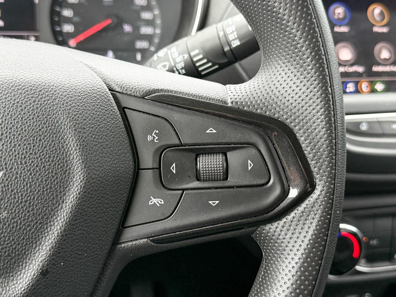 2023 Chevrolet TrailBlazer LT 1.3L 3 CYL WITH REMOTE START/ENTRY, HEATED SEATS, HD REAR VISION CAMERA, APPLE CARPLAY AND ANDROID AUTO Photo