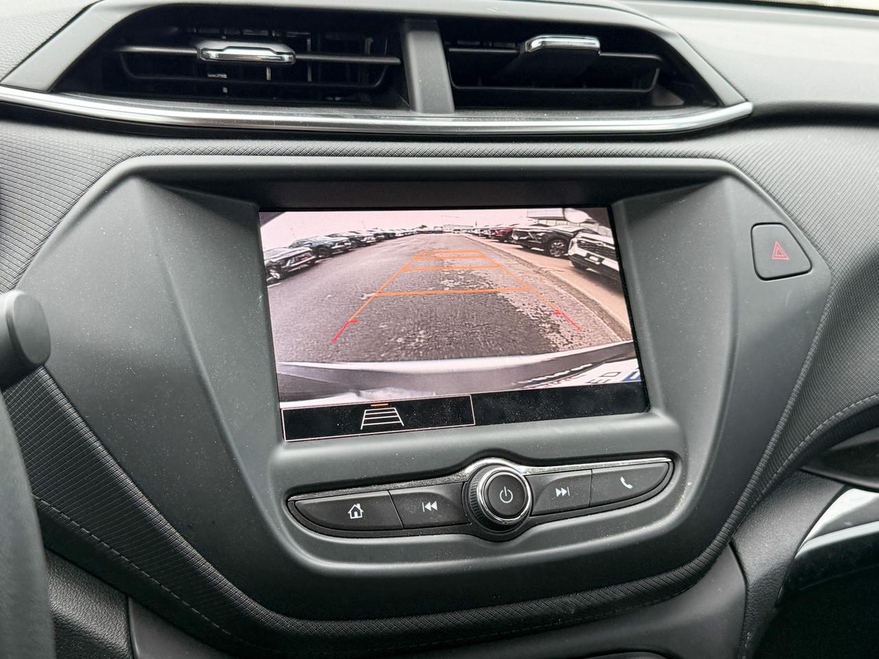 2023 Chevrolet TrailBlazer LT 1.3L 3 CYL WITH REMOTE START/ENTRY, HEATED SEATS, HD REAR VISION CAMERA, APPLE CARPLAY AND ANDROID AUTO Photo