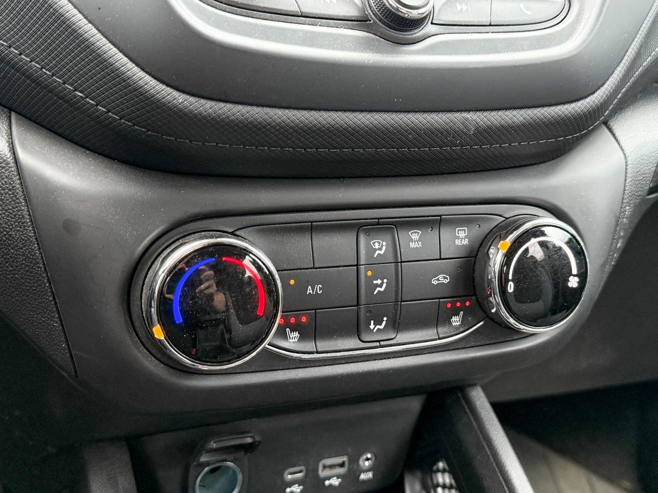 2023 Chevrolet TrailBlazer LT 1.3L 3 CYL WITH REMOTE START/ENTRY, HEATED SEATS, HD REAR VISION CAMERA, APPLE CARPLAY AND ANDROID AUTO Photo