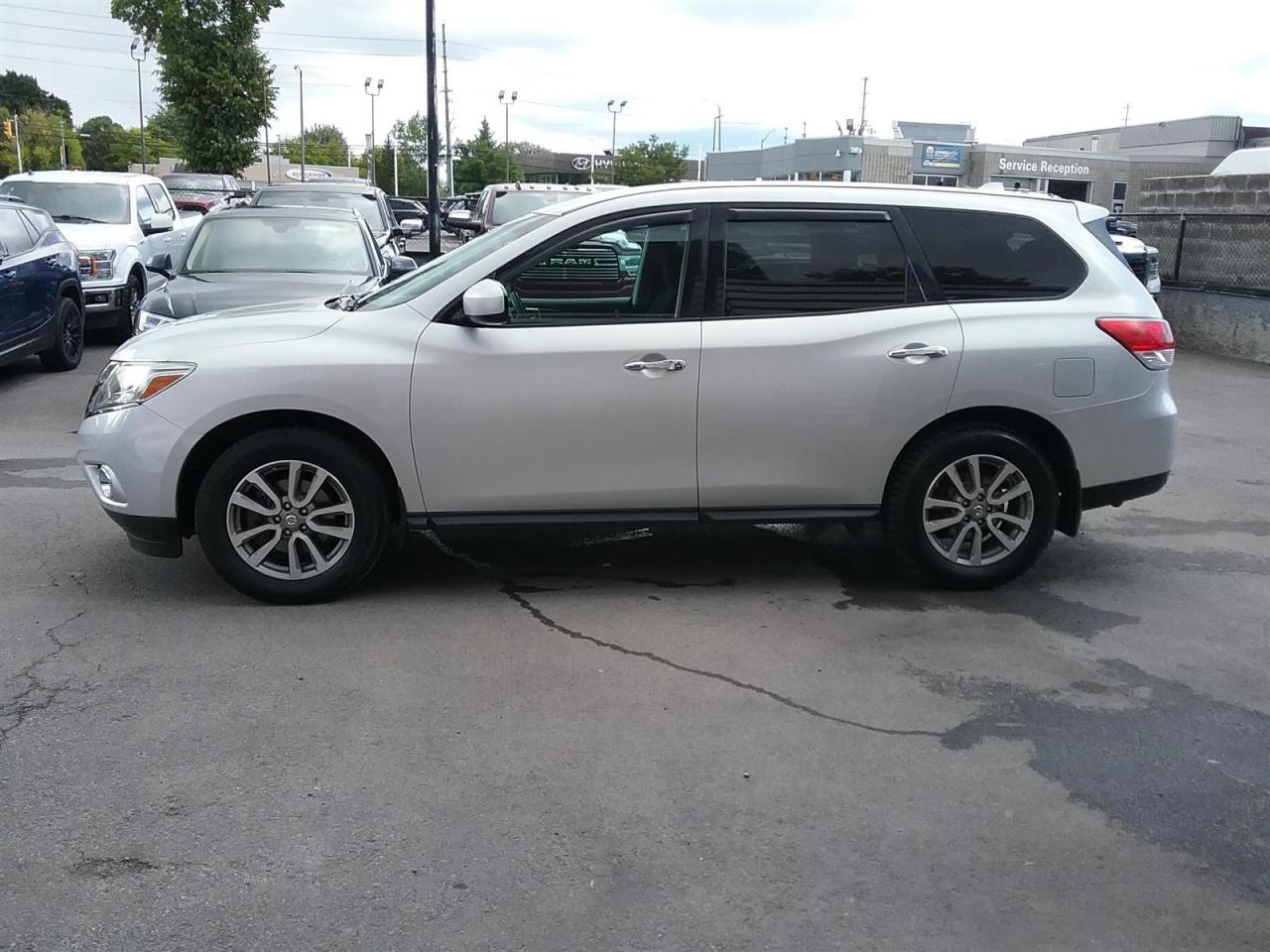 2016 Nissan Pathfinder 4WD | 7 Passenger Photo