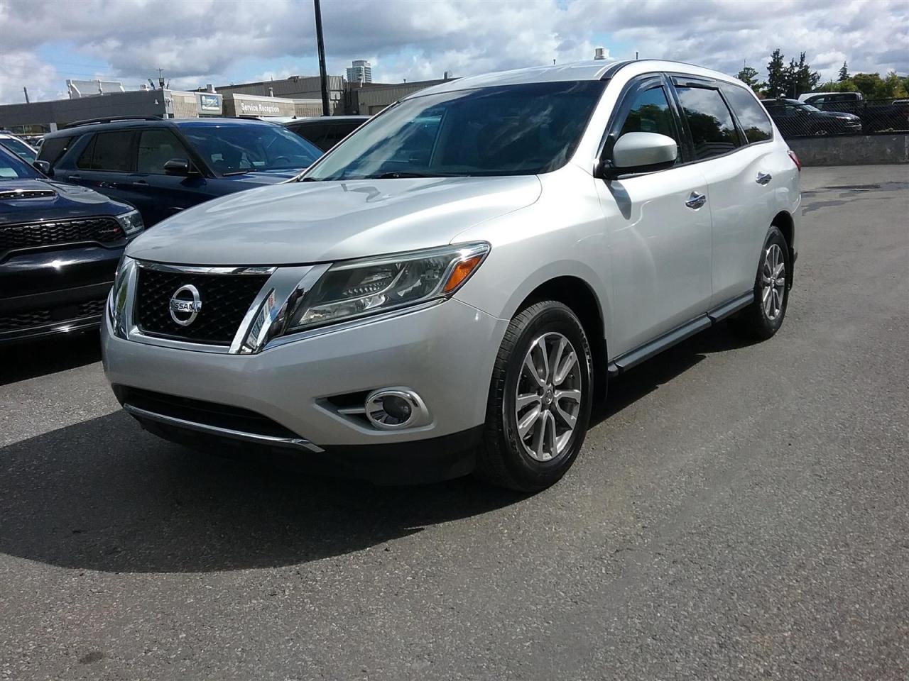 2016 Nissan Pathfinder 4WD | 7 Passenger Photo