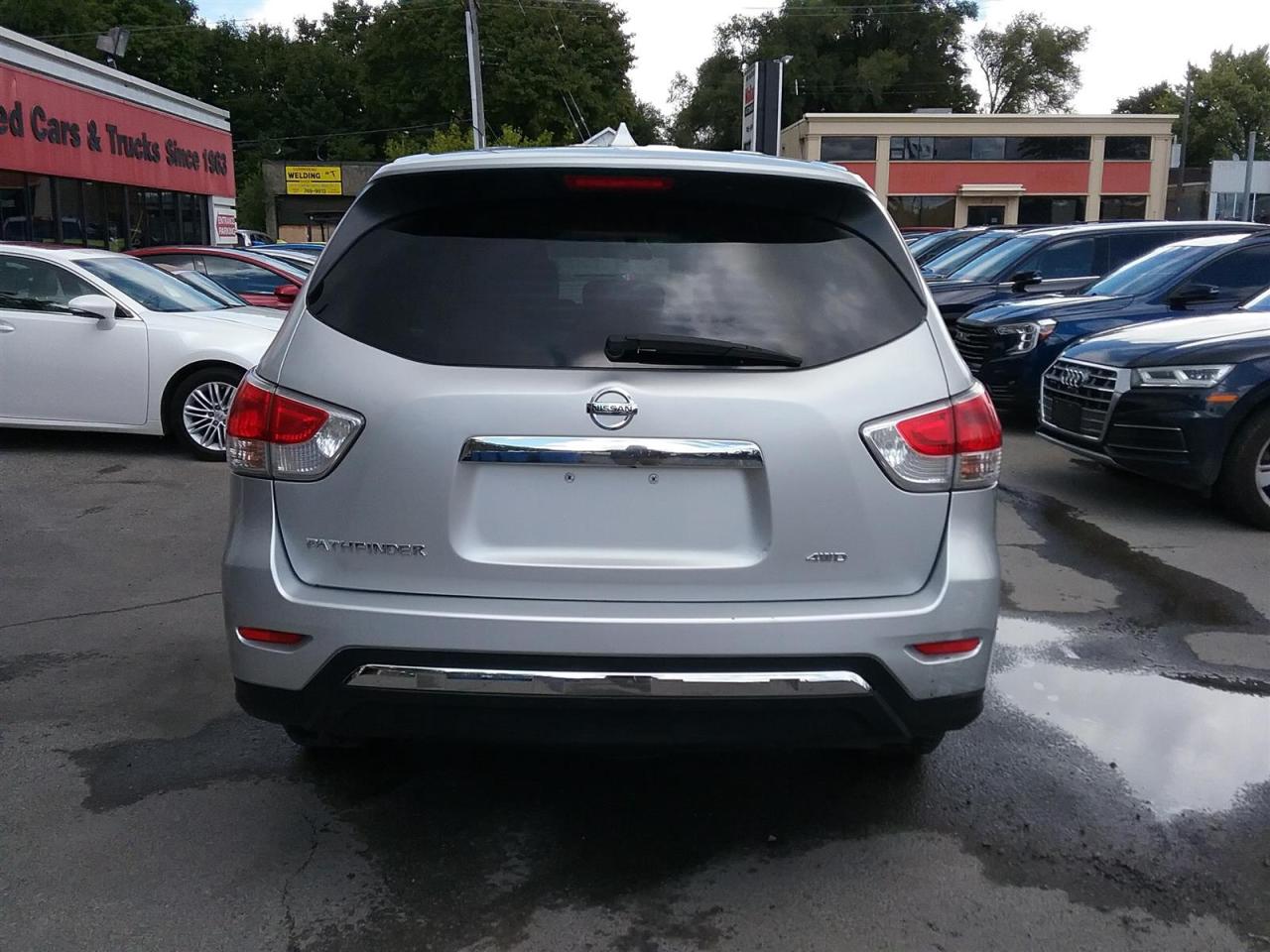 2016 Nissan Pathfinder 4WD | 7 Passenger Photo