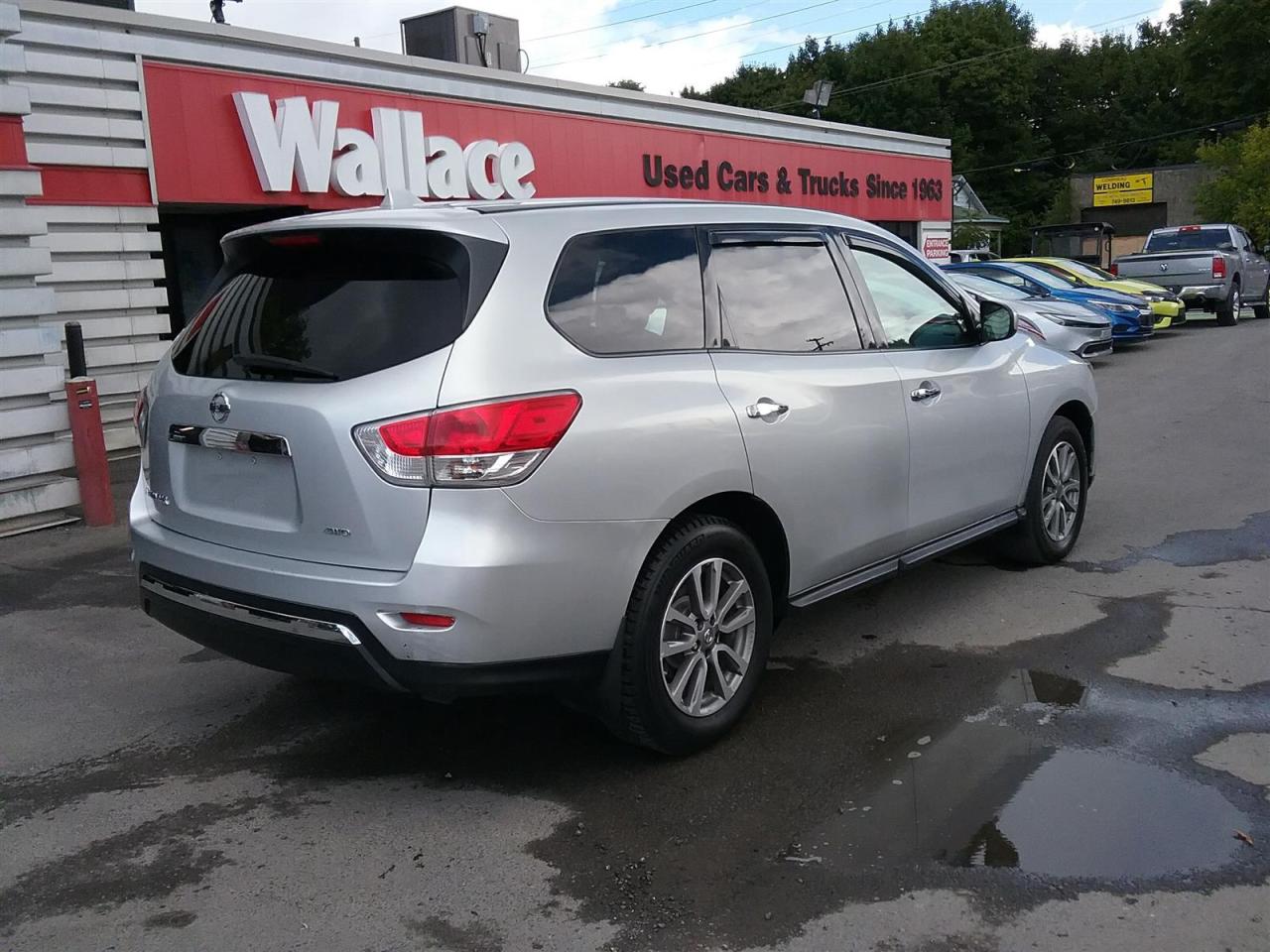 2016 Nissan Pathfinder 4WD | 7 Passenger Photo