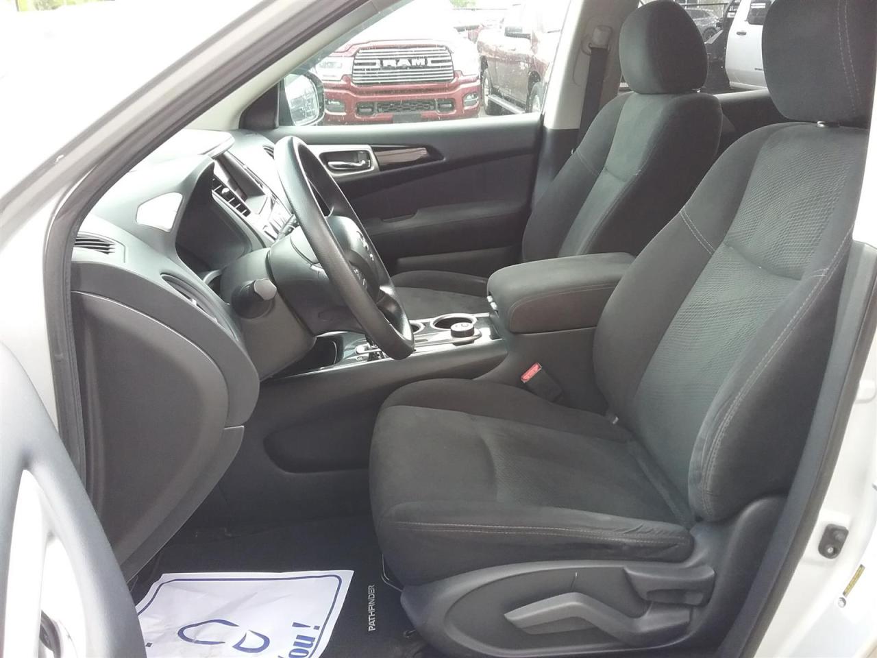 2016 Nissan Pathfinder 4WD | 7 Passenger Photo