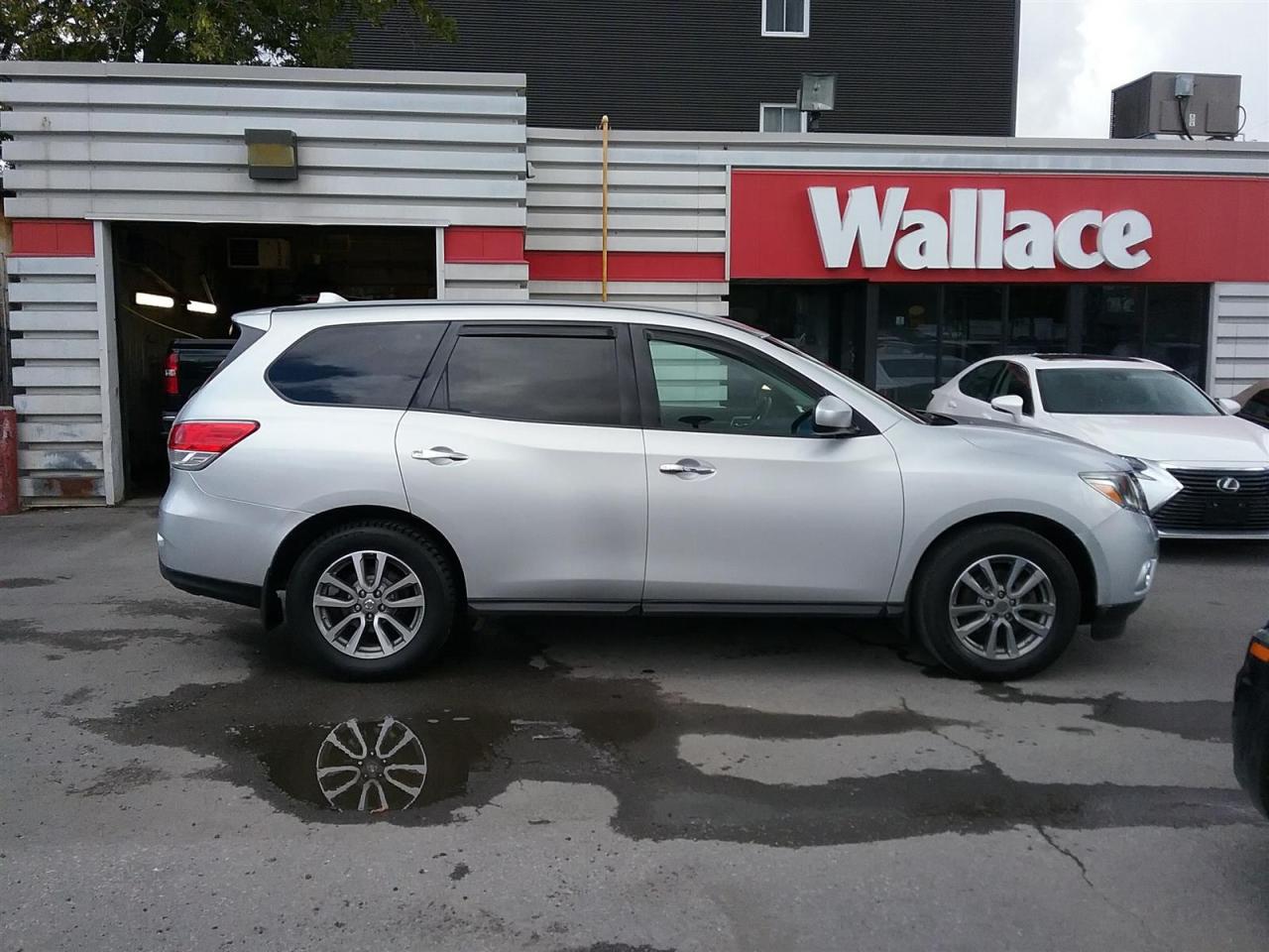 2016 Nissan Pathfinder 4WD | 7 Passenger Photo