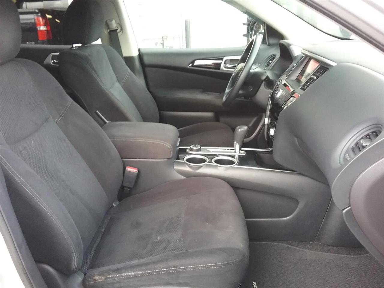 2016 Nissan Pathfinder 4WD | 7 Passenger Photo