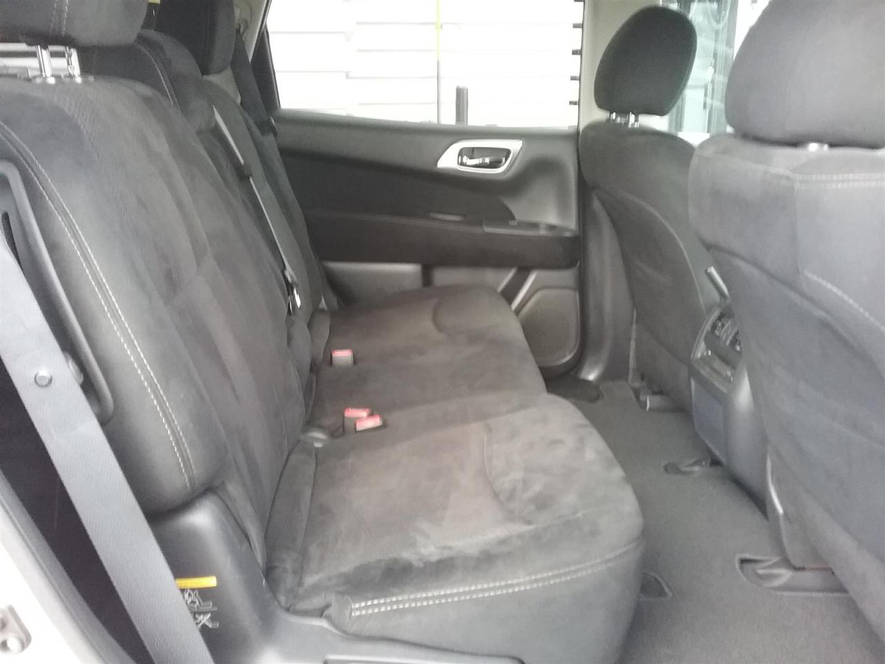 2016 Nissan Pathfinder 4WD | 7 Passenger Photo