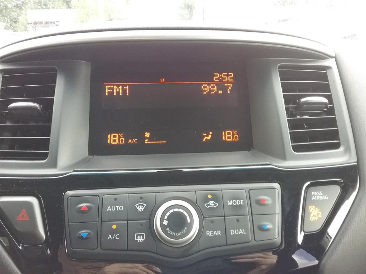 2016 Nissan Pathfinder 4WD | 7 Passenger Photo