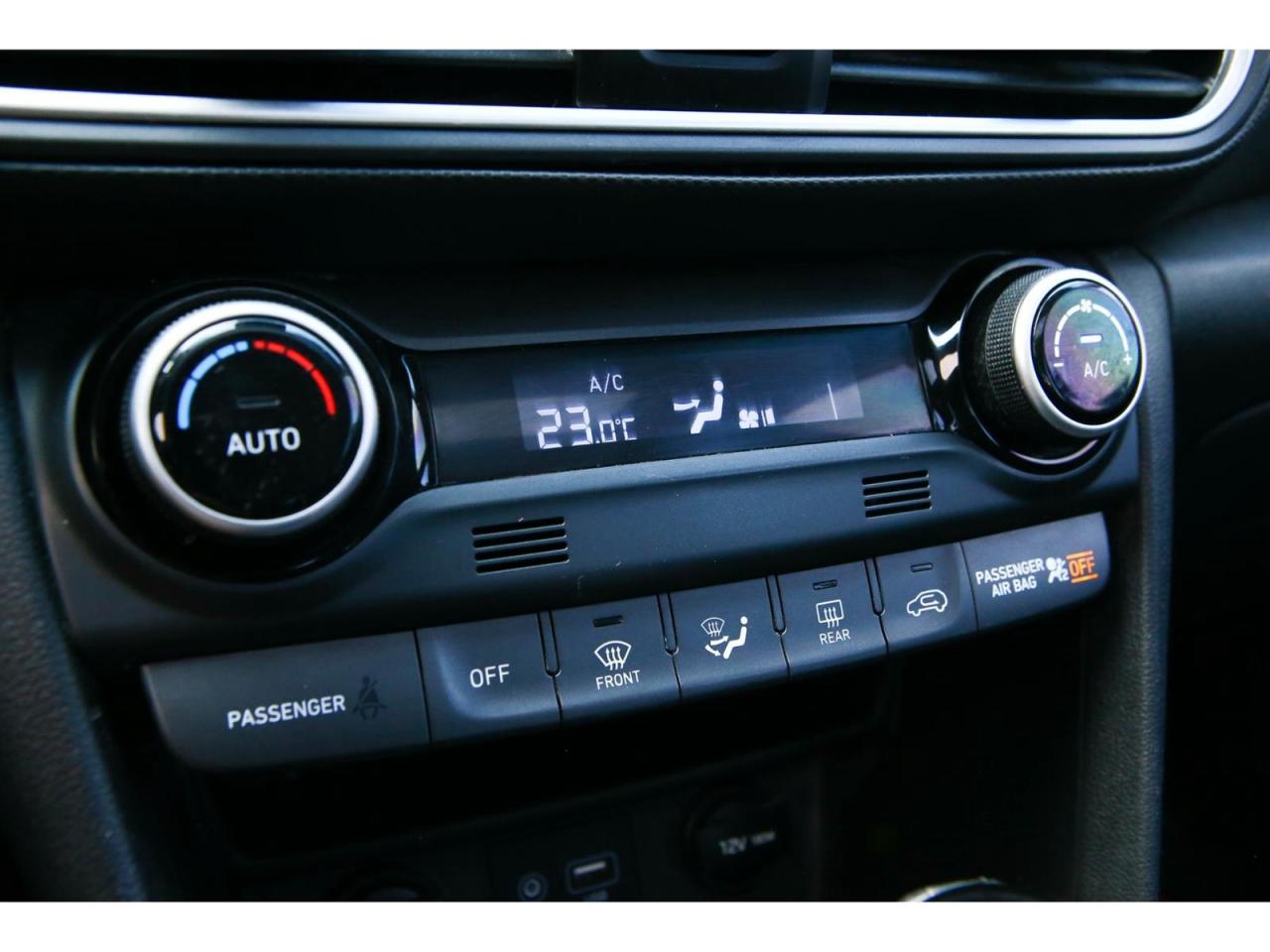 2020 Hyundai KONA Luxury Plus Roof AWD Photo