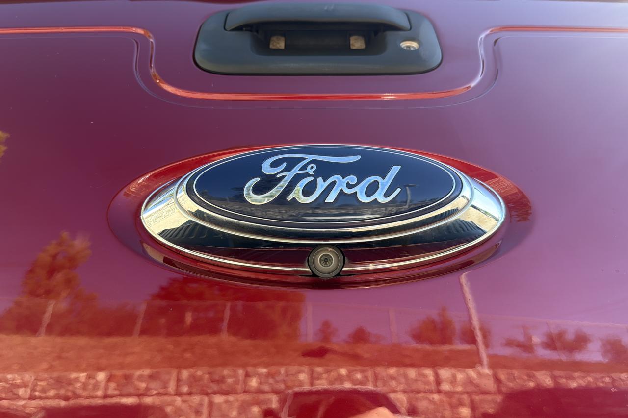 2015 Ford F-350 Super Duty SRW Lariat Photo