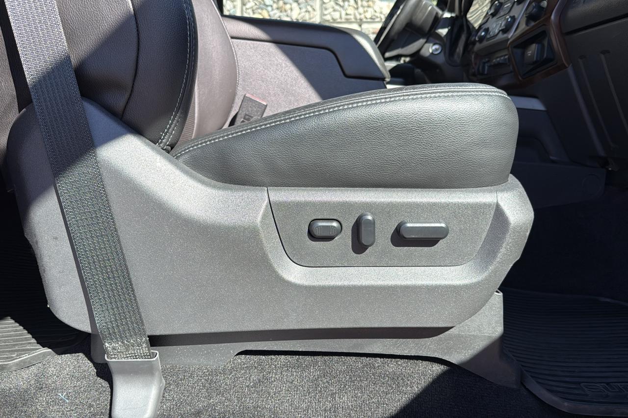 2015 Ford F-350 Super Duty SRW Lariat Photo