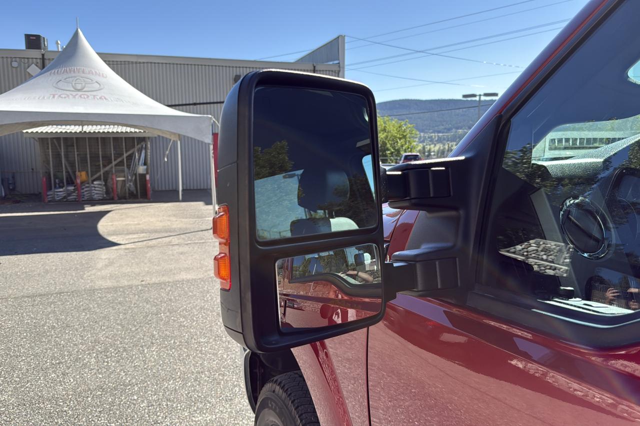 2015 Ford F-350 Super Duty SRW Lariat Photo
