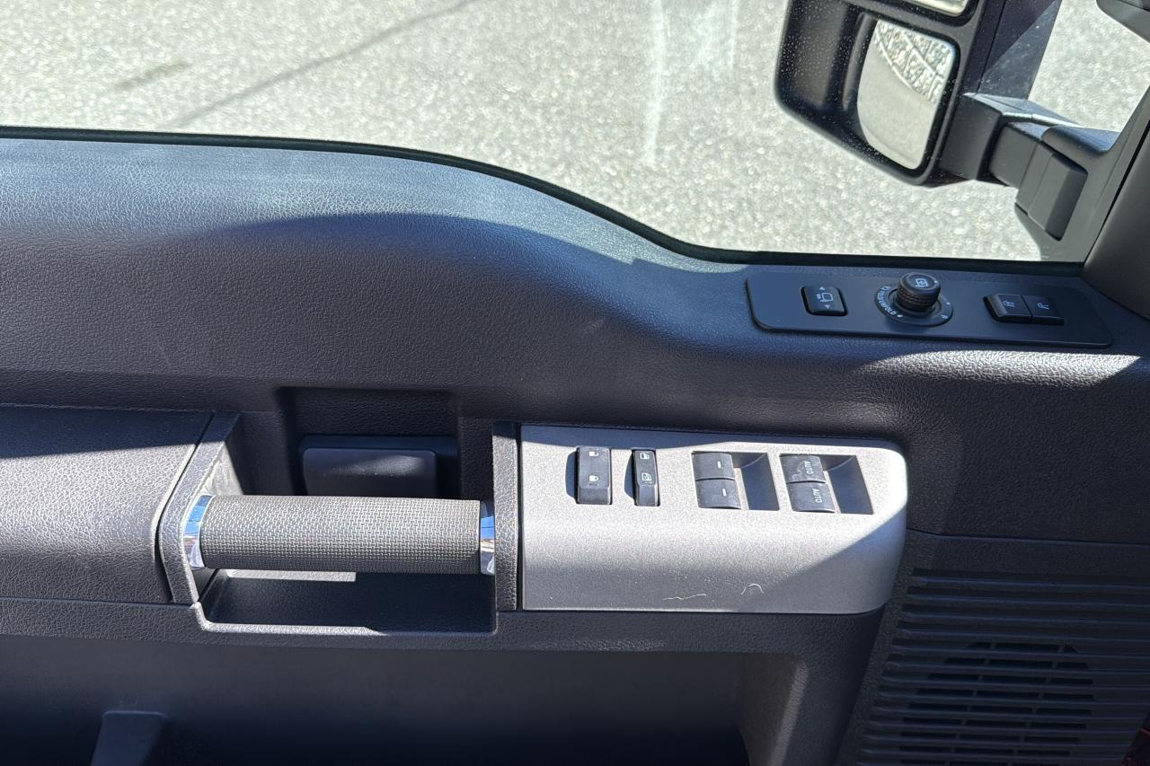 2015 Ford F-350 Super Duty SRW Lariat Photo