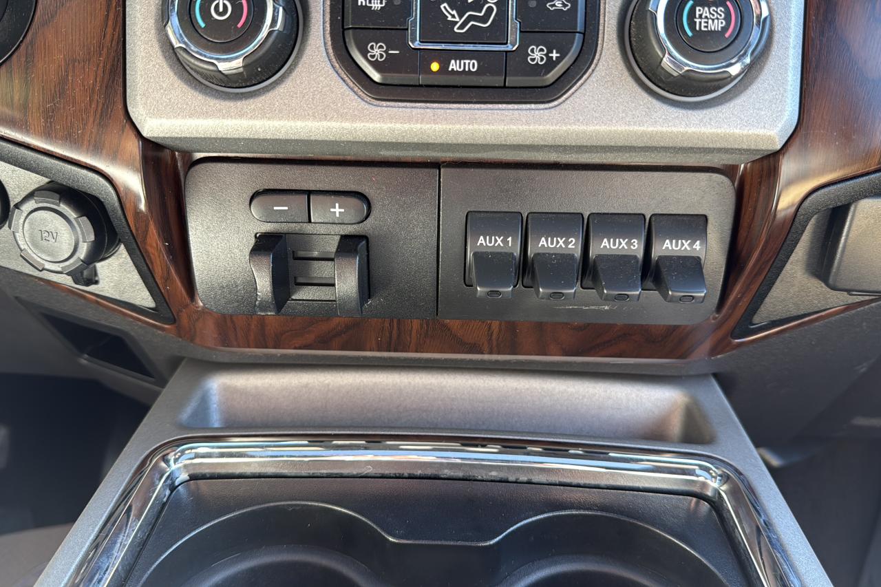 2015 Ford F-350 Super Duty SRW Lariat Photo
