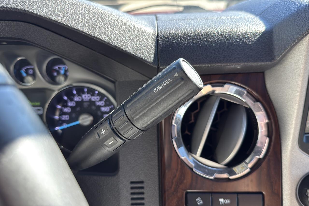 2015 Ford F-350 Super Duty SRW Lariat Photo