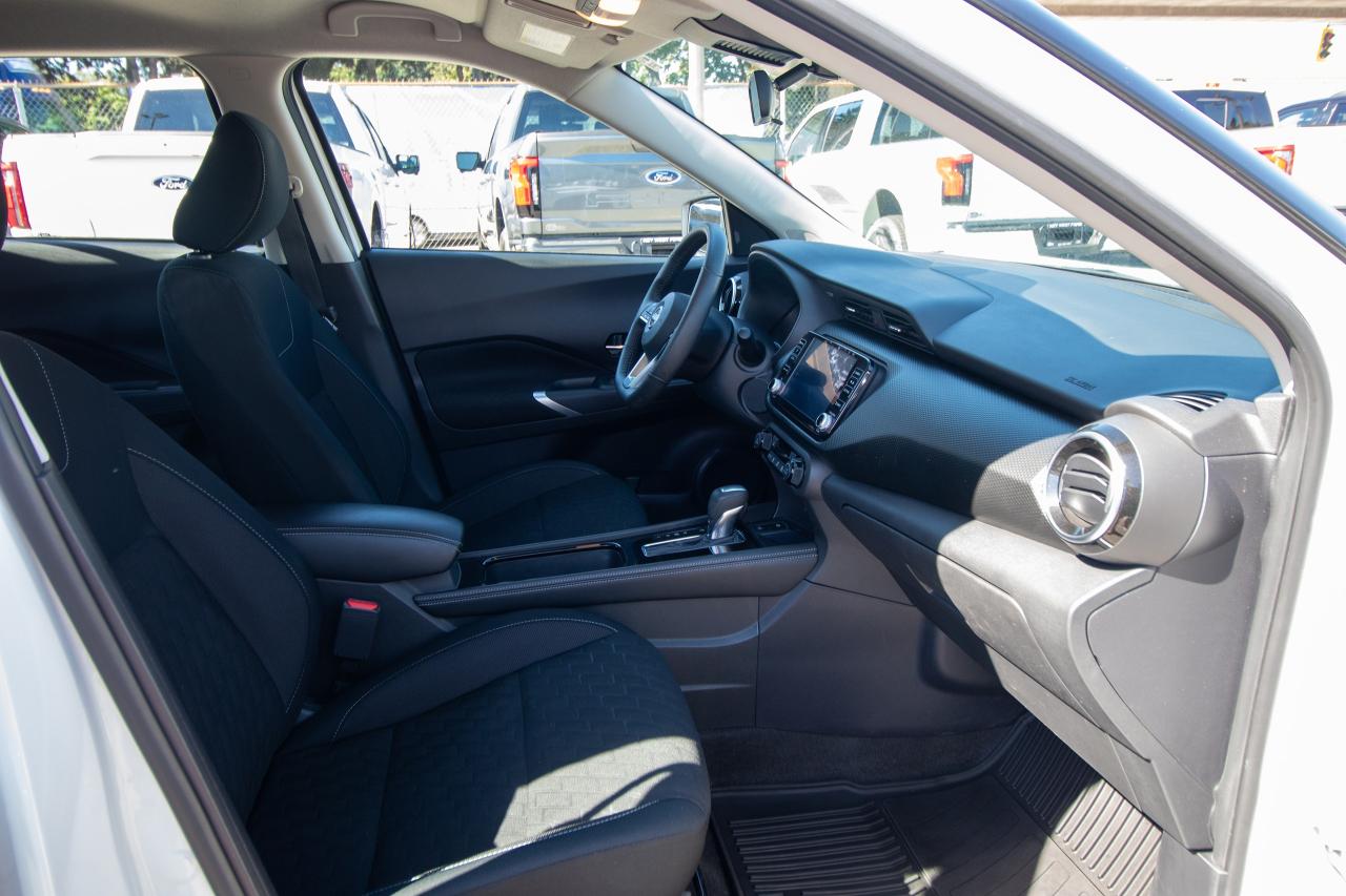 2023 Nissan Kicks SV Photo5