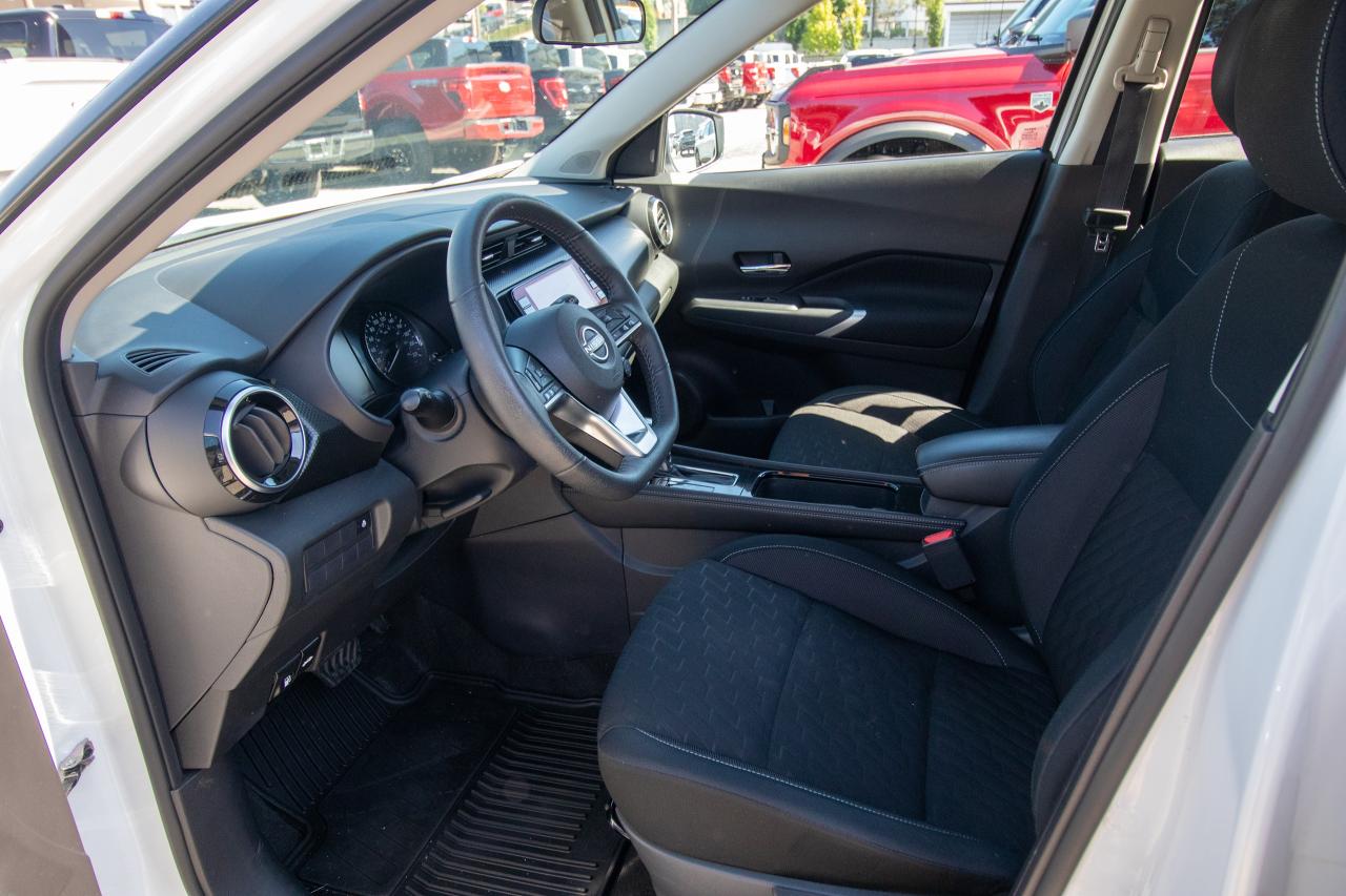 2023 Nissan Kicks SV Photo5