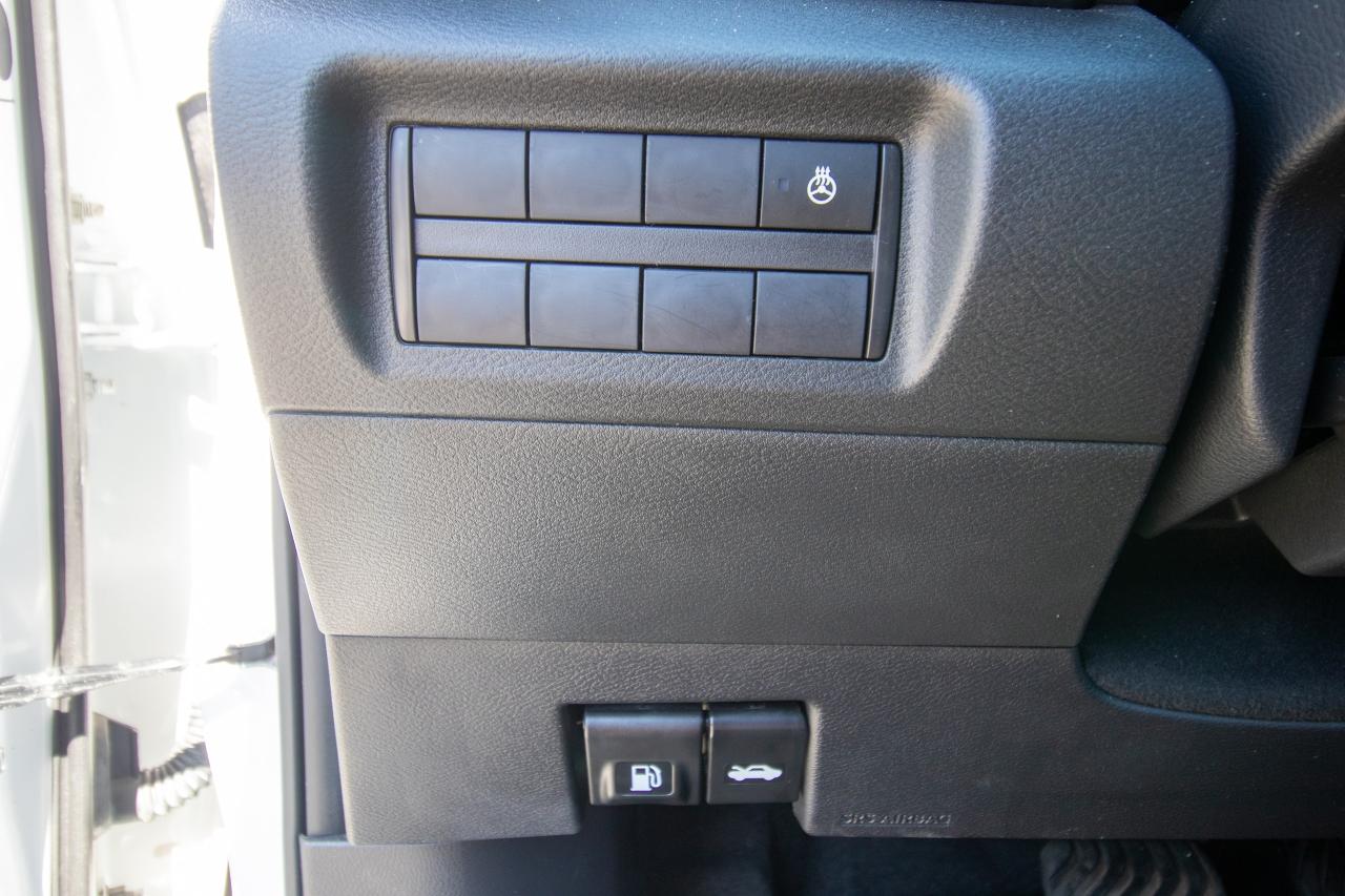 2023 Nissan Kicks SV Photo5