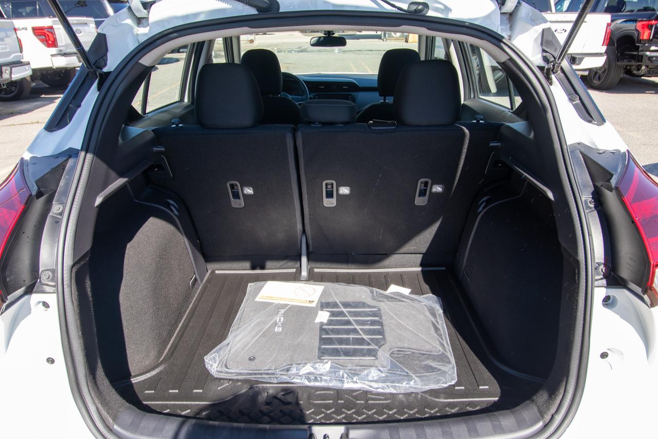 2023 Nissan Kicks SV Photo5