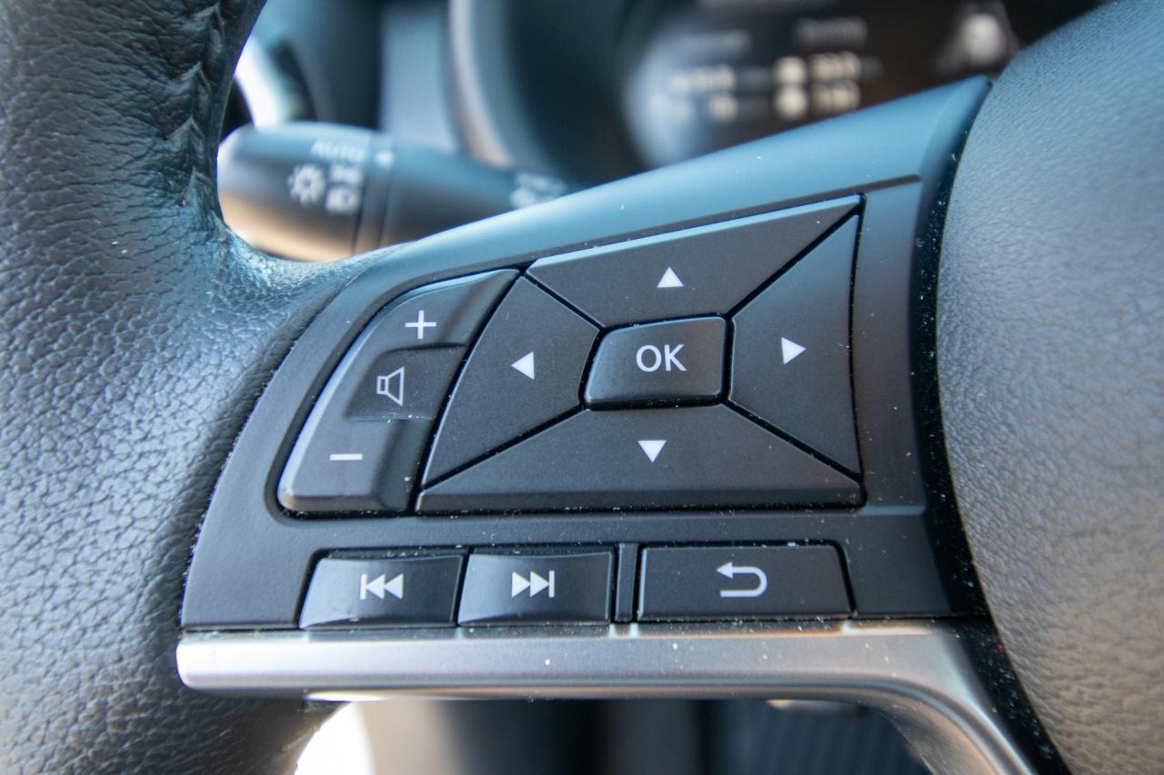 2023 Nissan Kicks SV Photo5