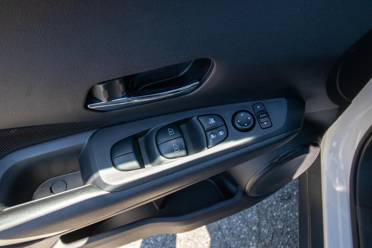 2023 Nissan Kicks SV Photo5