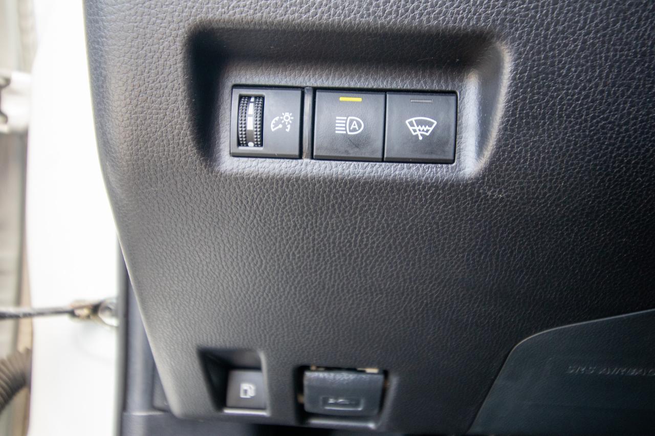 2021 Toyota RAV4 Hybrid LE AWD Photo5