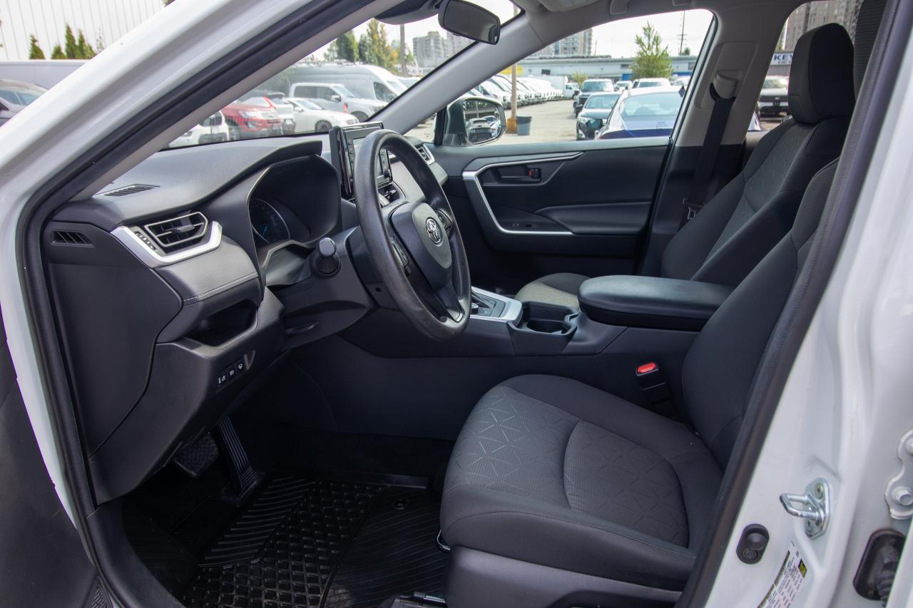 2021 Toyota RAV4 Hybrid LE AWD Photo5