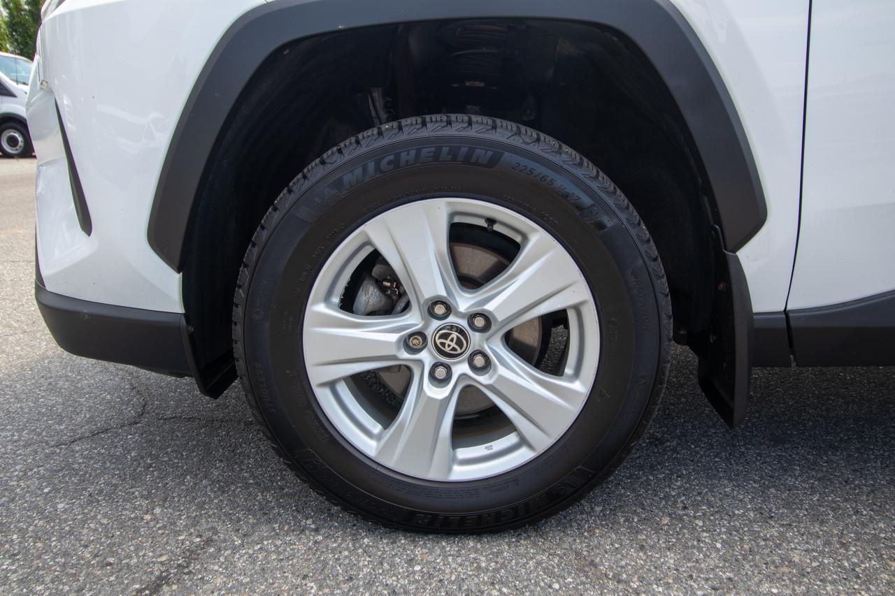 2021 Toyota RAV4 Hybrid LE AWD Photo5