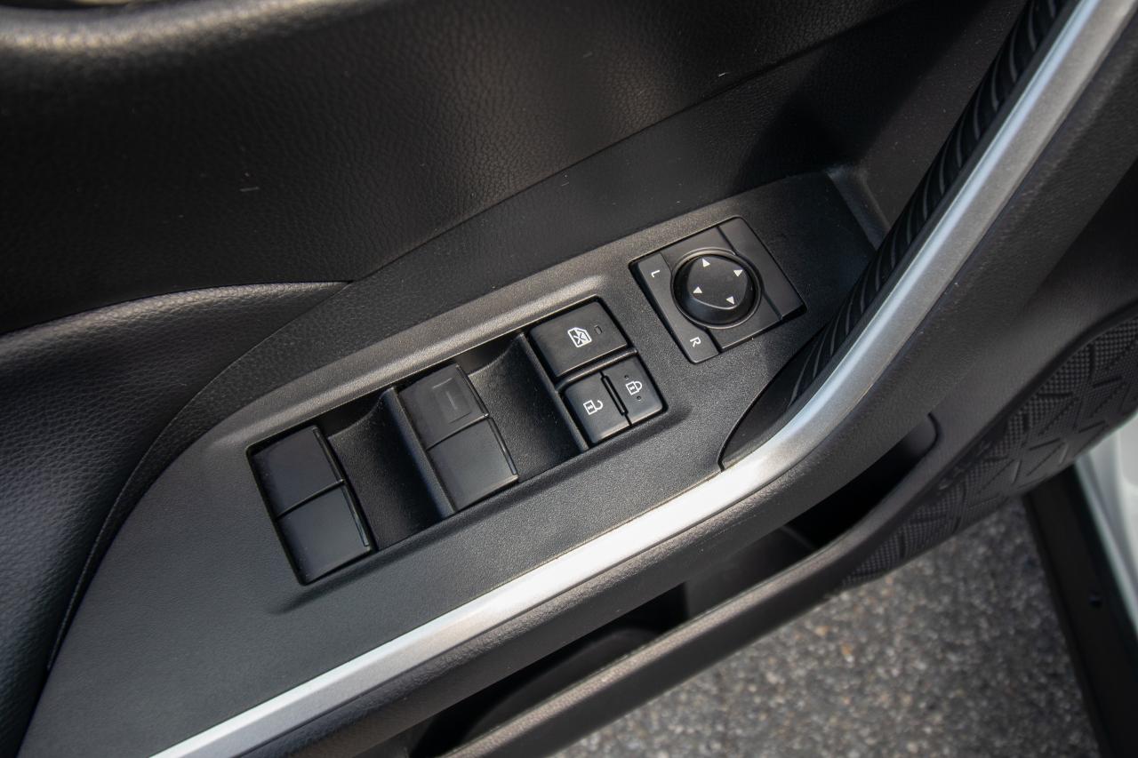 2021 Toyota RAV4 Hybrid LE AWD Photo5