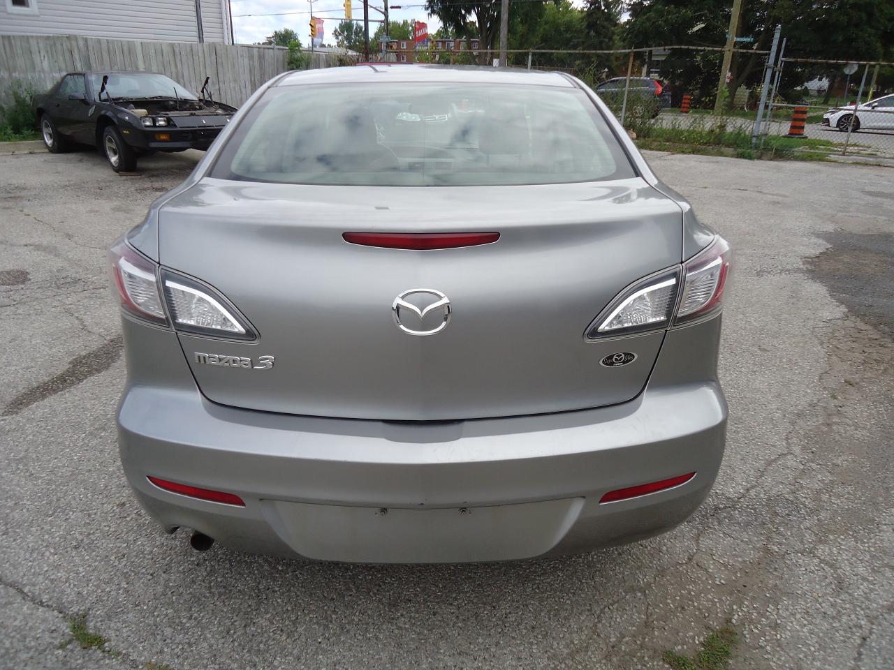 2012 Mazda MAZDA3 4dr Sdn Auto GX Photo3