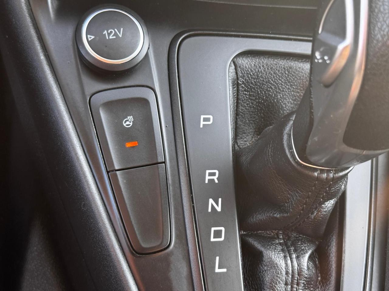 2017 Ford Focus AUTO HATCHBACK BACKUP CAM WINTER TIRES INCLUDED BT - Photo #17