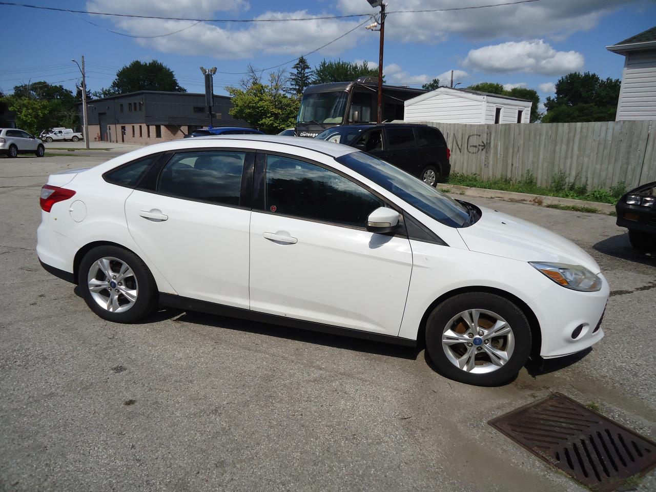 2013 Ford Focus 4DR SDN SE Photo2