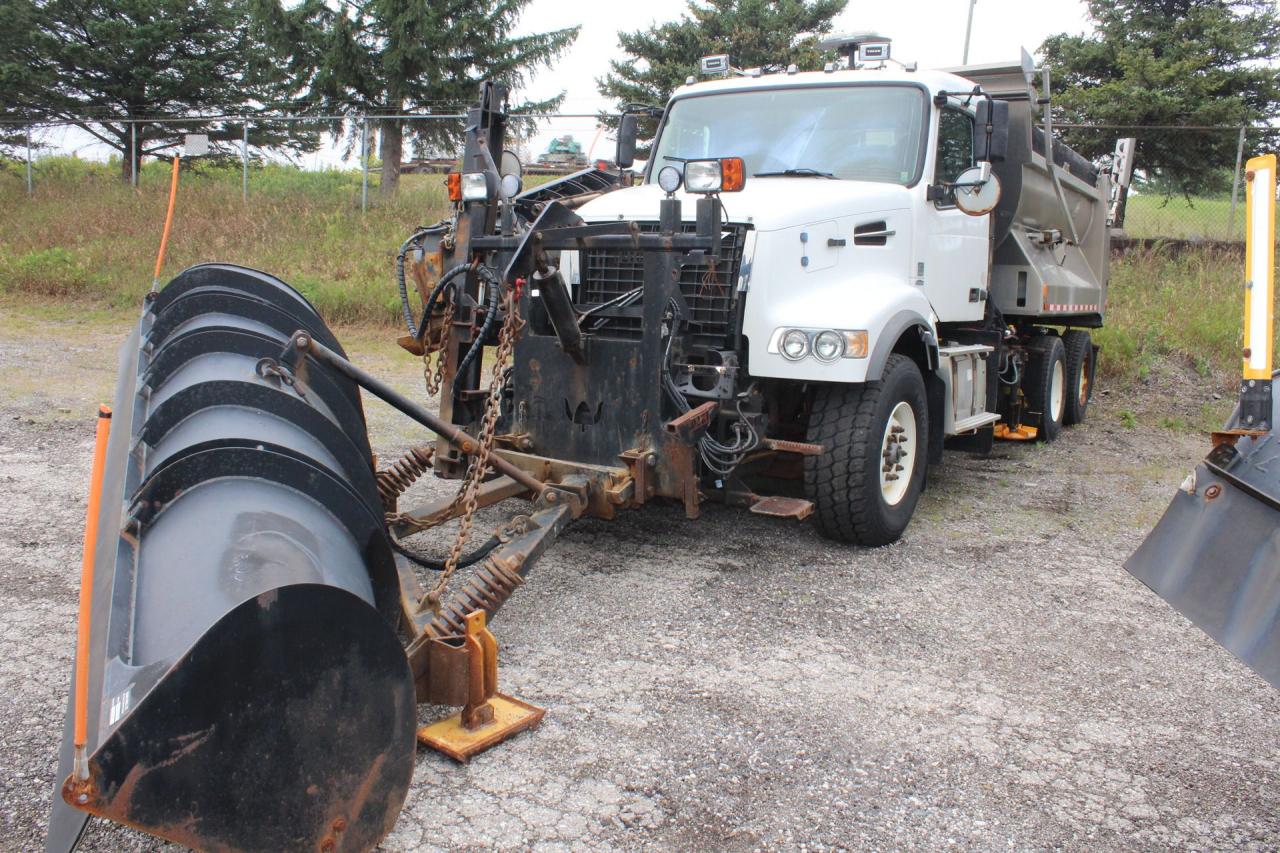 Used 2012 Volvo VHD D13 for sale in Breslau, ON