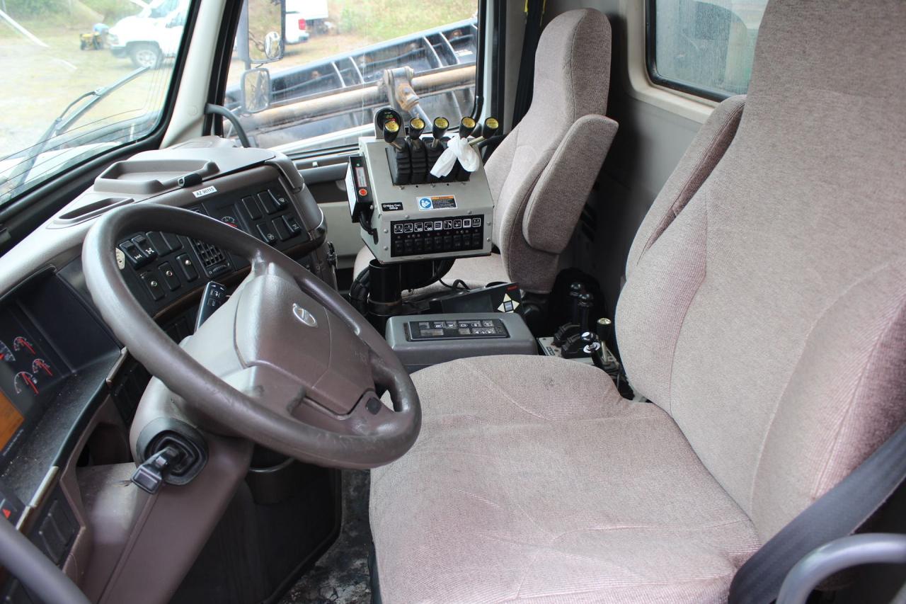 2012 Volvo VHD D13 Photo