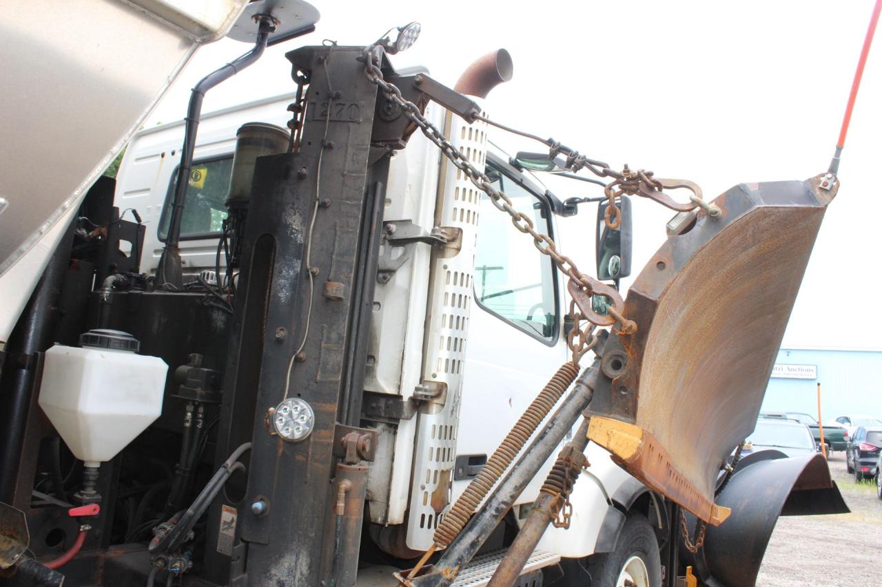 2012 Volvo VHD D13 Photo