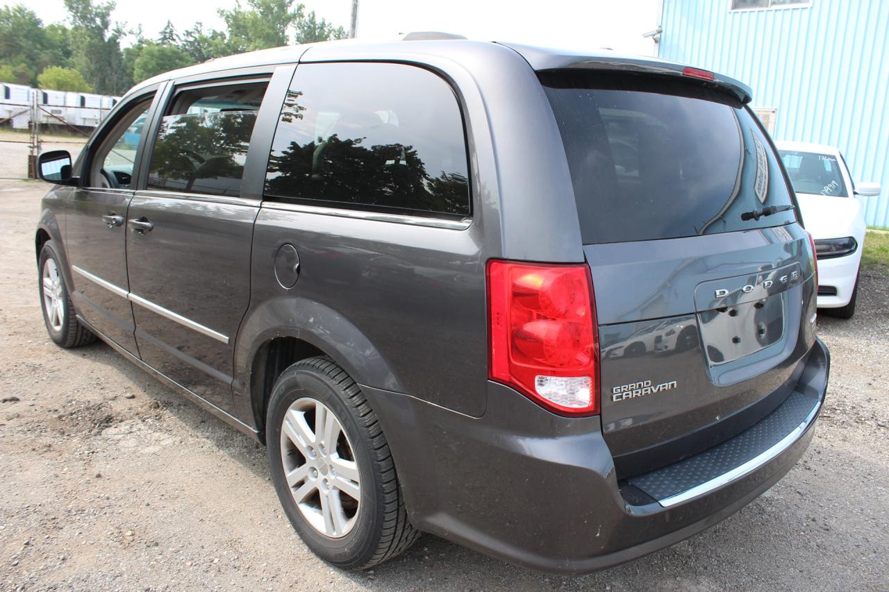 2017 Dodge Grand Caravan Crew Plus Photo3