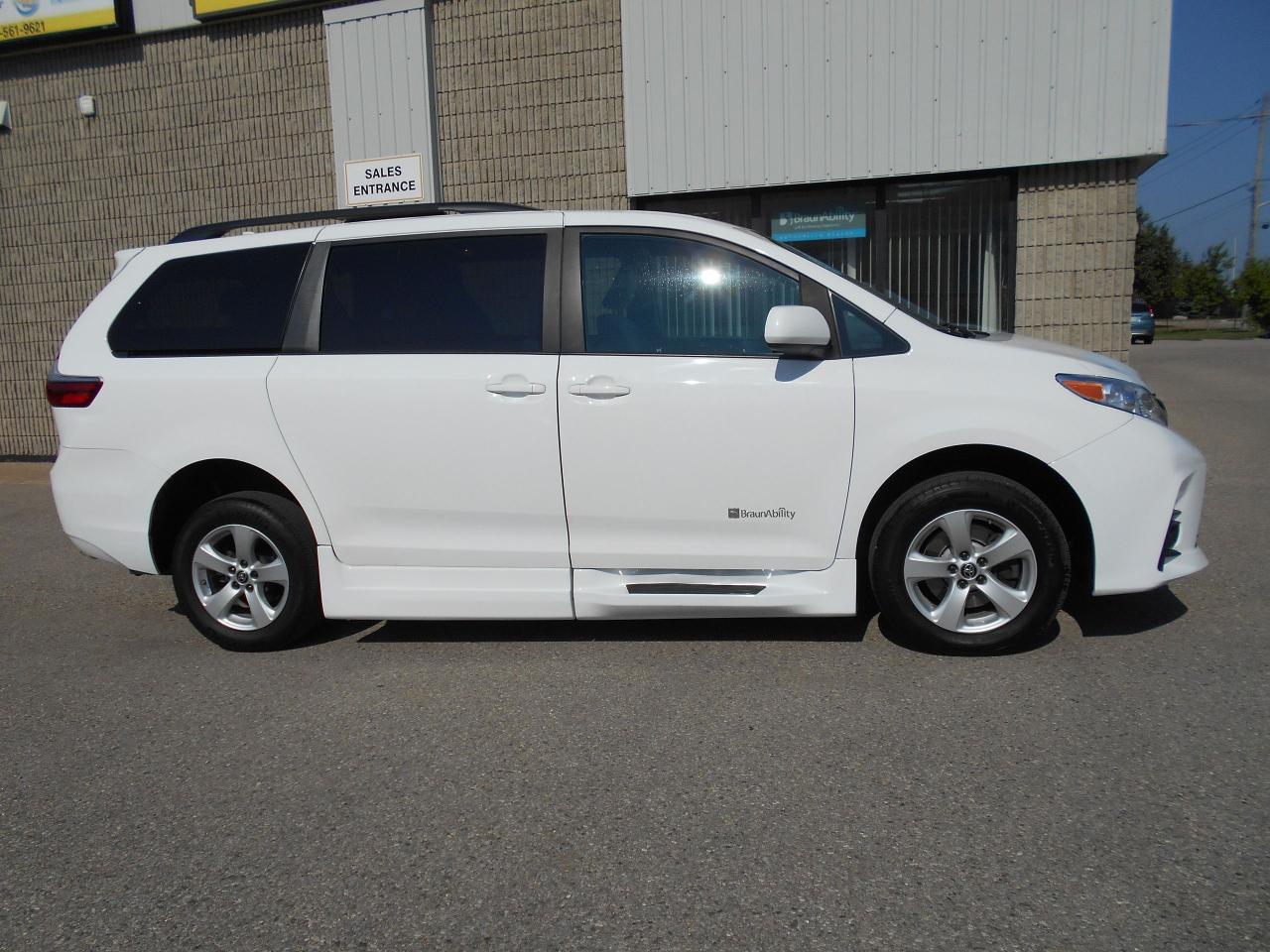 2020 Toyota Sienna LE-Wheelchair Accessible Side Entry-Power Photo2