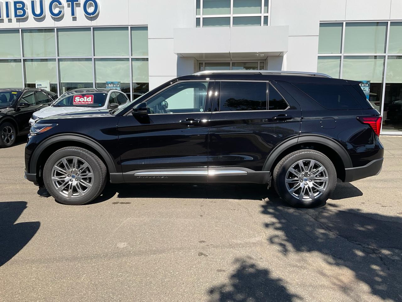 2025 Ford Explorer Platinum Photo3