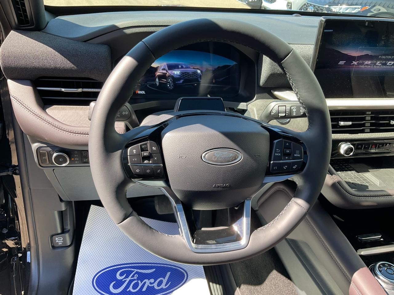 2025 Ford Explorer Platinum Photo5