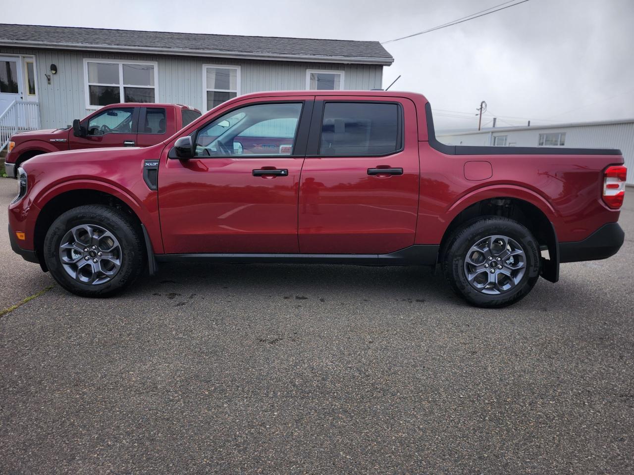 2025 Ford Maverick XLT AWD SuperCrew Photo5