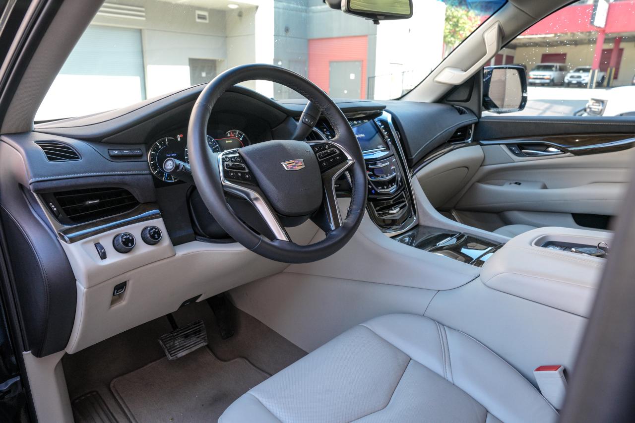 2018 Cadillac Escalade 4WD 4dr - Photo #8