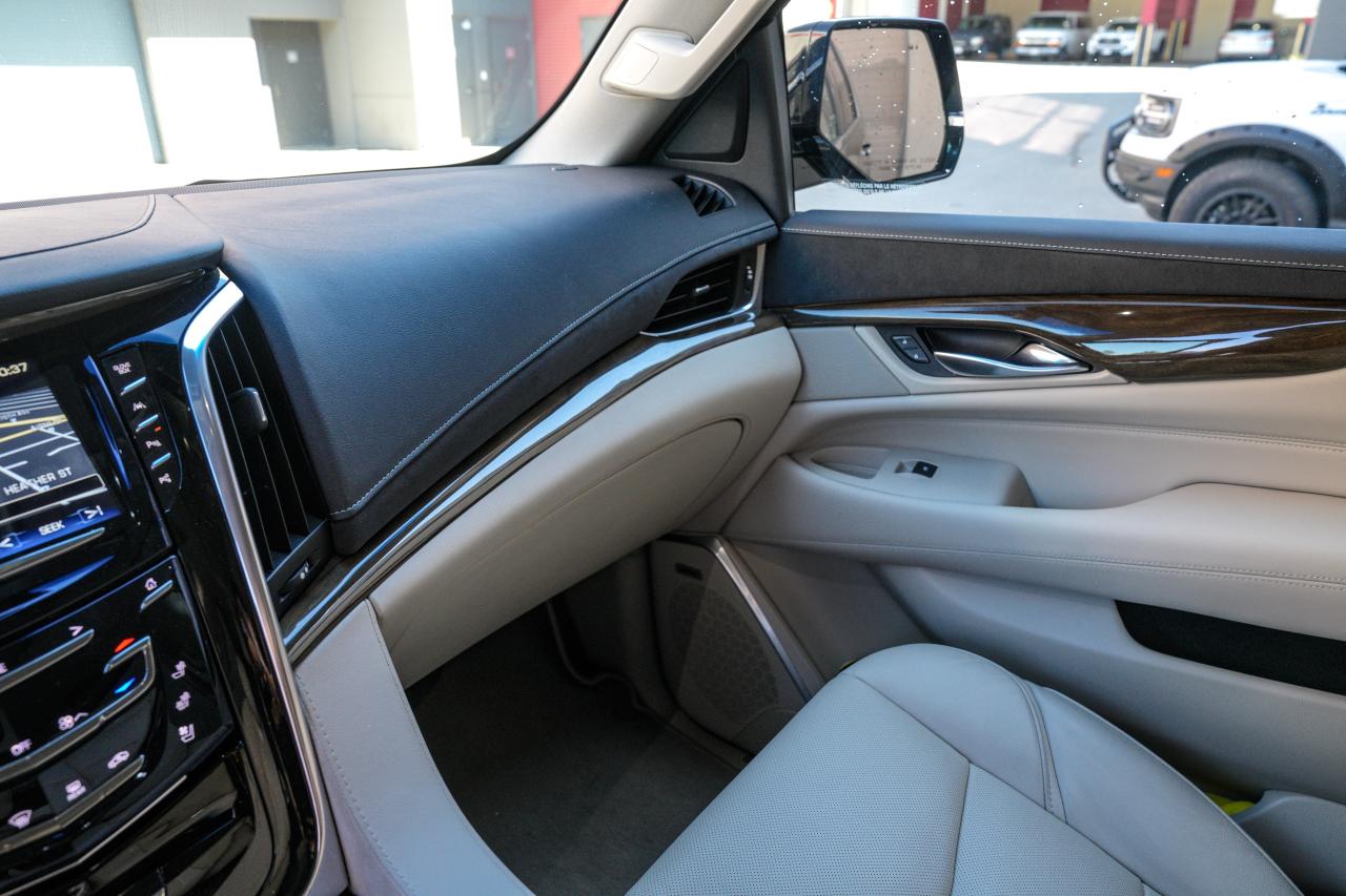 2018 Cadillac Escalade 4WD 4dr - Photo #15