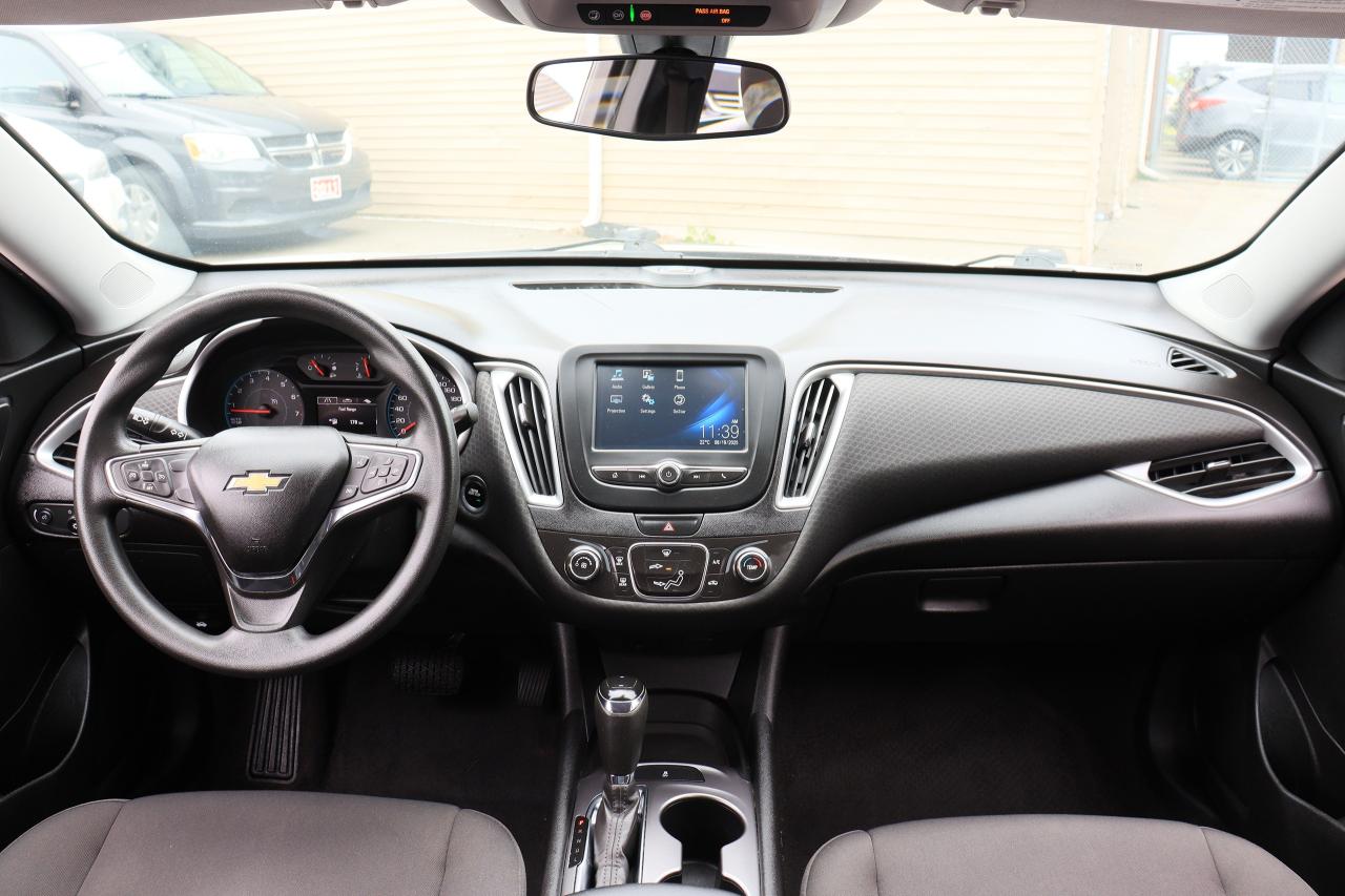2018 Chevrolet Malibu LS | Bluetooth | Cold AC | Reverse Cam | Alloys ++ Photo33