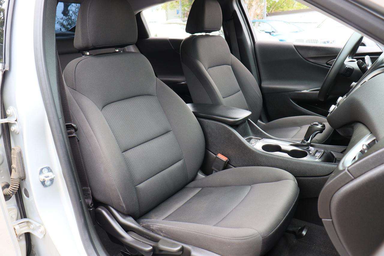 2018 Chevrolet Malibu LS | Bluetooth | Cold AC | Reverse Cam | Alloys ++ Photo68