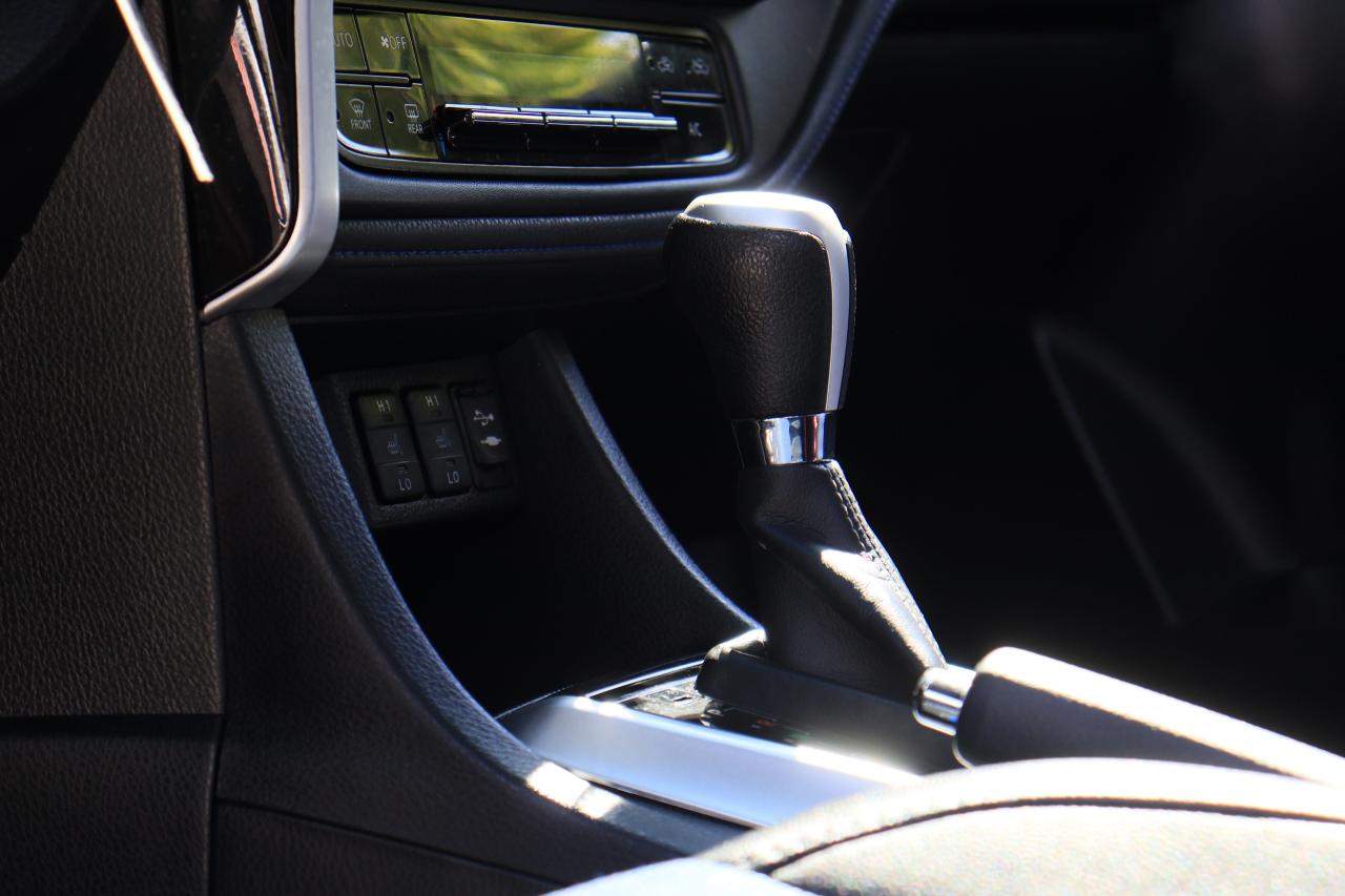 2017 Toyota Corolla SE | Auto | Leather | Roof | Cam | Cold AC & More Photo18