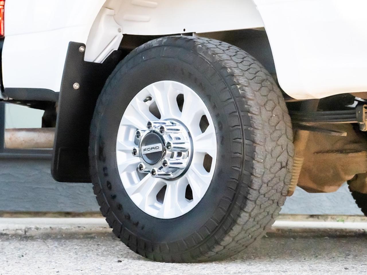 2022 Ford SUPER DUTY F-350 SRW XLT Photo3