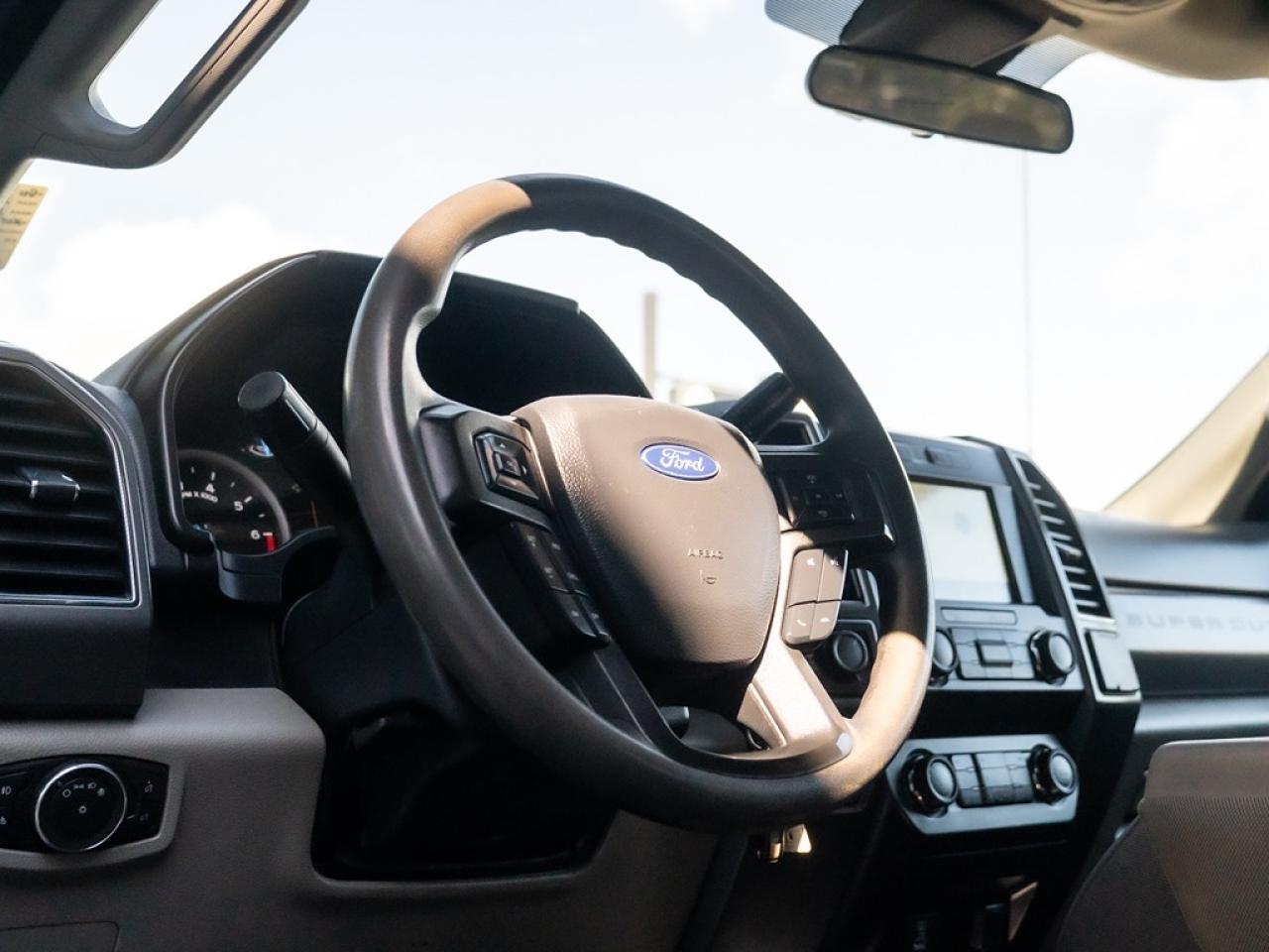 2022 Ford SUPER DUTY F-350 SRW XLT Photo35